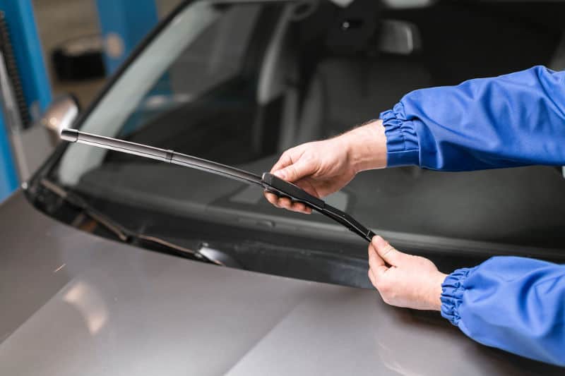 how to stop windshield wipers from chattering juddering easy fixes stop windshield wipers from chattering